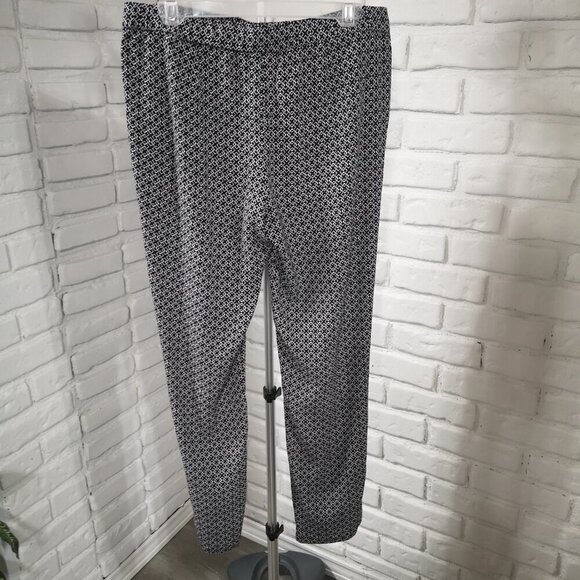 Olsen Europe Lisa Ladies Size Medium Lightweight Black & White Pattern Pants - Picture 2 of 11